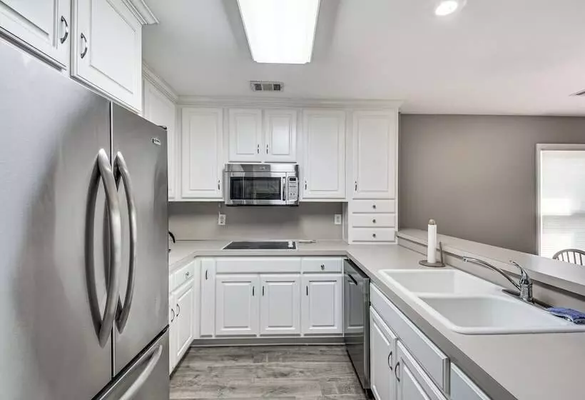 Mountain & Waterfall Views: Stunning Dahlonega Gem