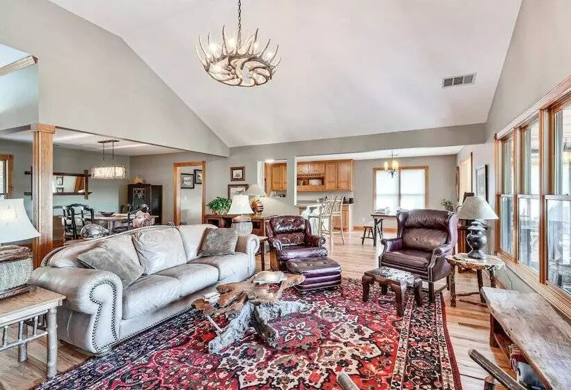 Mountain & Waterfall Views: Stunning Dahlonega Gem