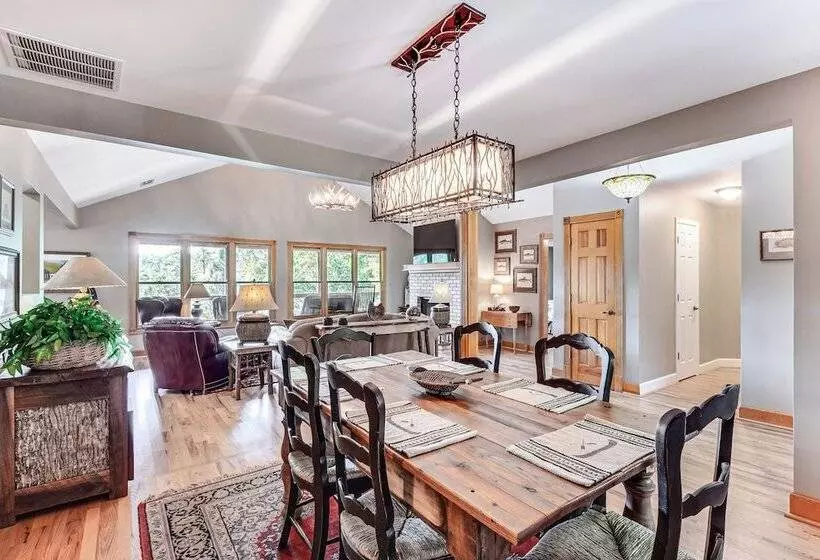 Mountain & Waterfall Views: Stunning Dahlonega Gem