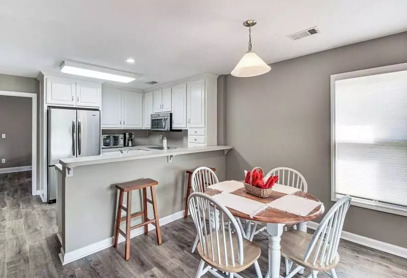 Mountain & Waterfall Views: Stunning Dahlonega Gem