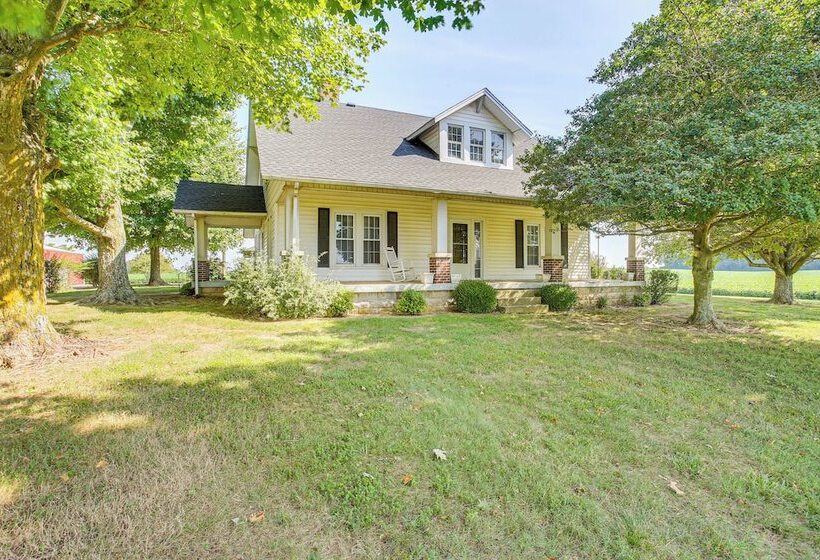 Tennessee Family Farmhouse On 2 Acres!