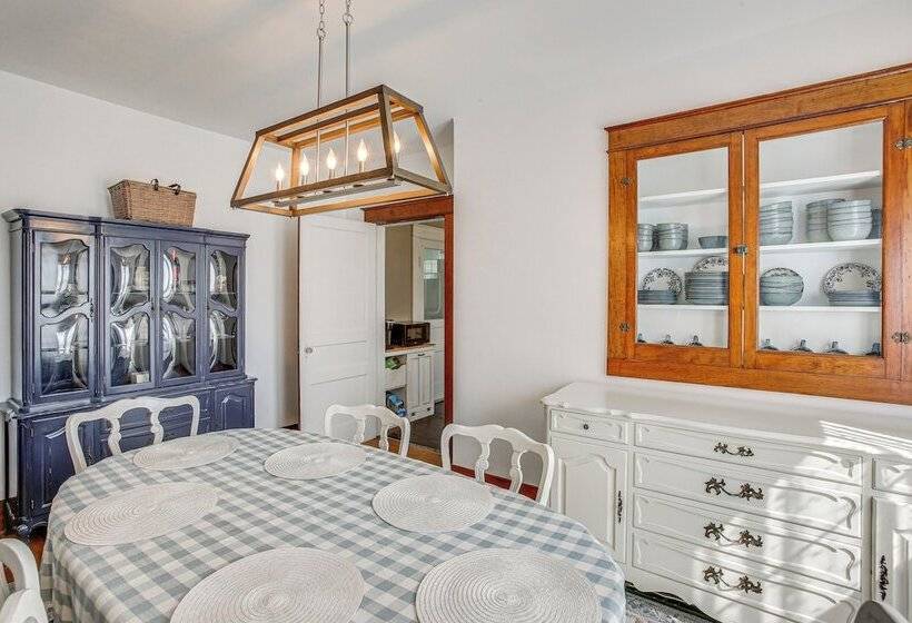 Tennessee Family Farmhouse On 2 Acres!