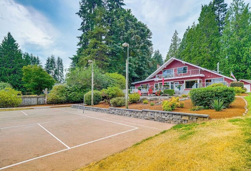 Waterfront Kingston Getaway: Beach Access On Site!