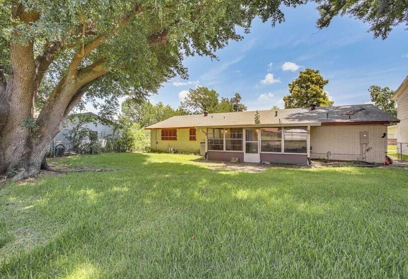 30 Mi To The Big Easy: Laplace Home W/ Backyard!