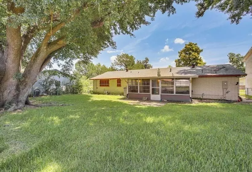 30 Mi To The Big Easy: Laplace Home W/ Backyard!