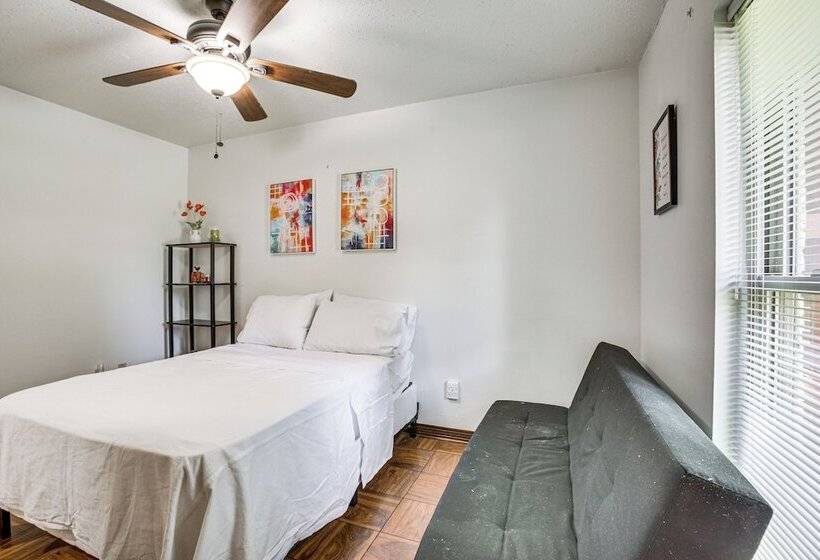 30 Mi To The Big Easy: Laplace Home W/ Backyard!