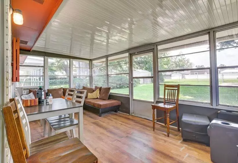 30 Mi To The Big Easy: Laplace Home W/ Backyard!