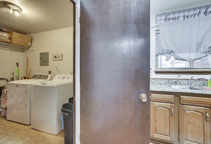 30 Mi To The Big Easy: Laplace Home W/ Backyard!