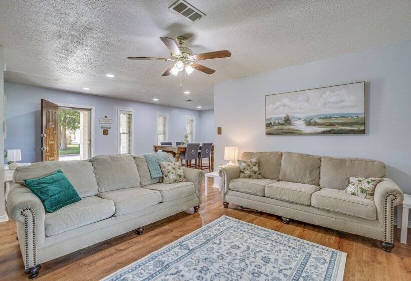 30 Mi To The Big Easy: Laplace Home W/ Backyard!