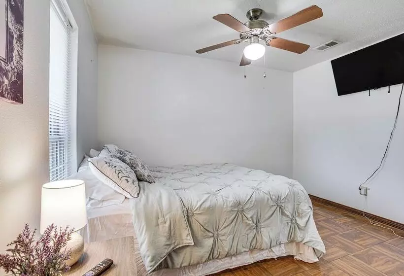 30 Mi To The Big Easy: Laplace Home W/ Backyard!