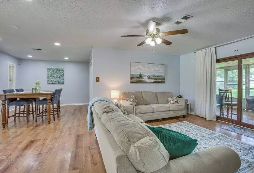 30 Mi To The Big Easy: Laplace Home W/ Backyard!