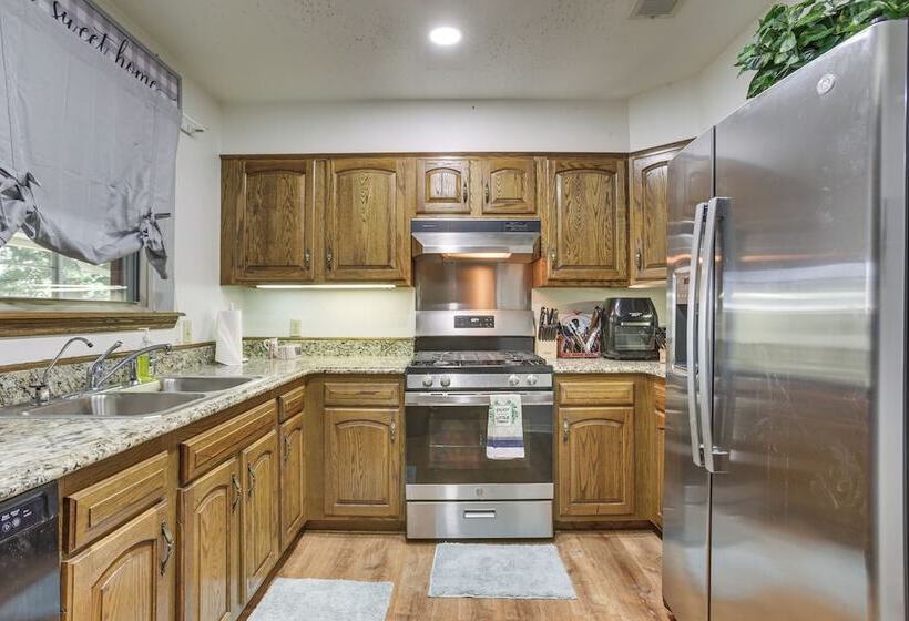 30 Mi To The Big Easy: Laplace Home W/ Backyard!