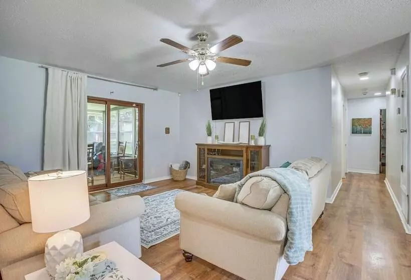 30 Mi To The Big Easy: Laplace Home W/ Backyard!