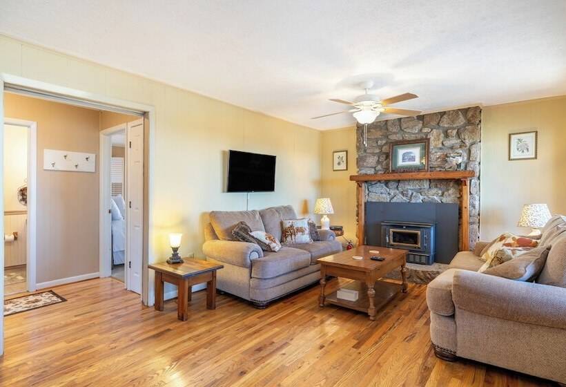 Ash Vale By Avantstay Spacious Deck W/ Views, Ping Pong Table