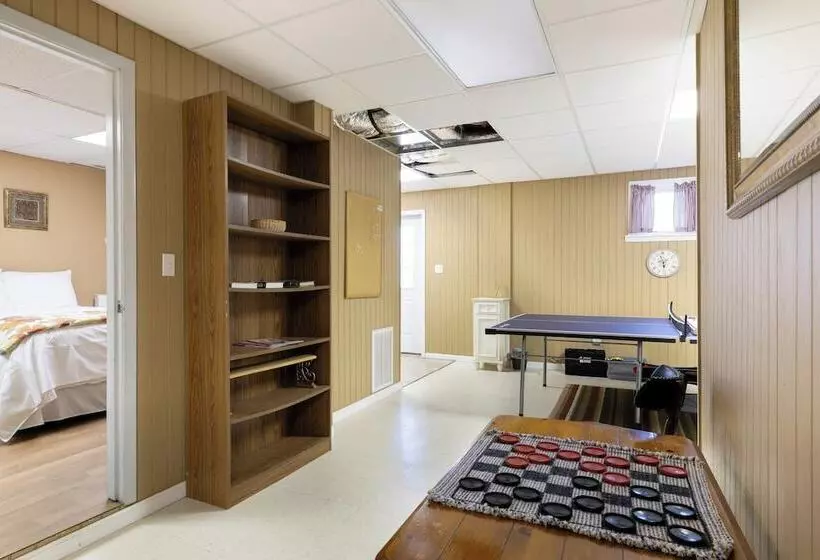 Ash Vale By Avantstay Spacious Deck W/ Views, Ping Pong Table