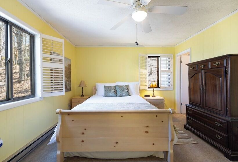 Ash Vale By Avantstay Spacious Deck W/ Views, Ping Pong Table