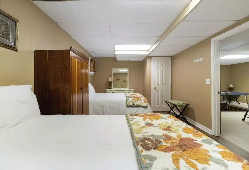 Ash Vale By Avantstay Spacious Deck W/ Views, Ping Pong Table