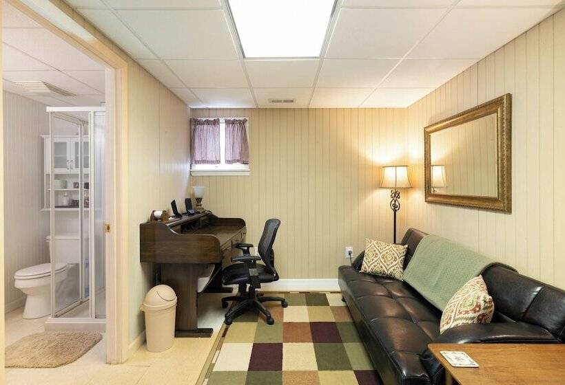 Ash Vale By Avantstay Spacious Deck W/ Views, Ping Pong Table