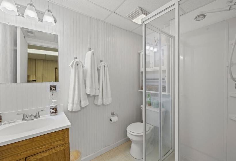 Ash Vale By Avantstay Spacious Deck W/ Views, Ping Pong Table