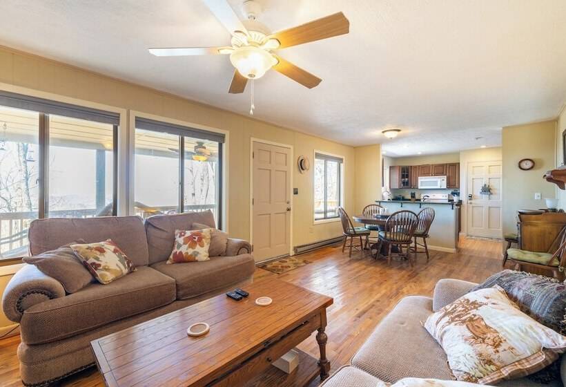 Ash Vale By Avantstay Spacious Deck W/ Views, Ping Pong Table