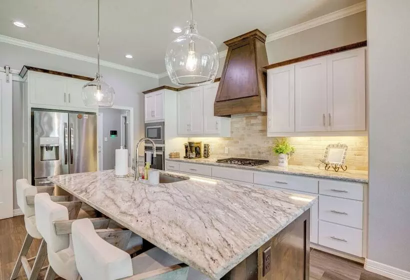 Bryan Home W/ Covered Patio: 6 Mi To Texas A&m!