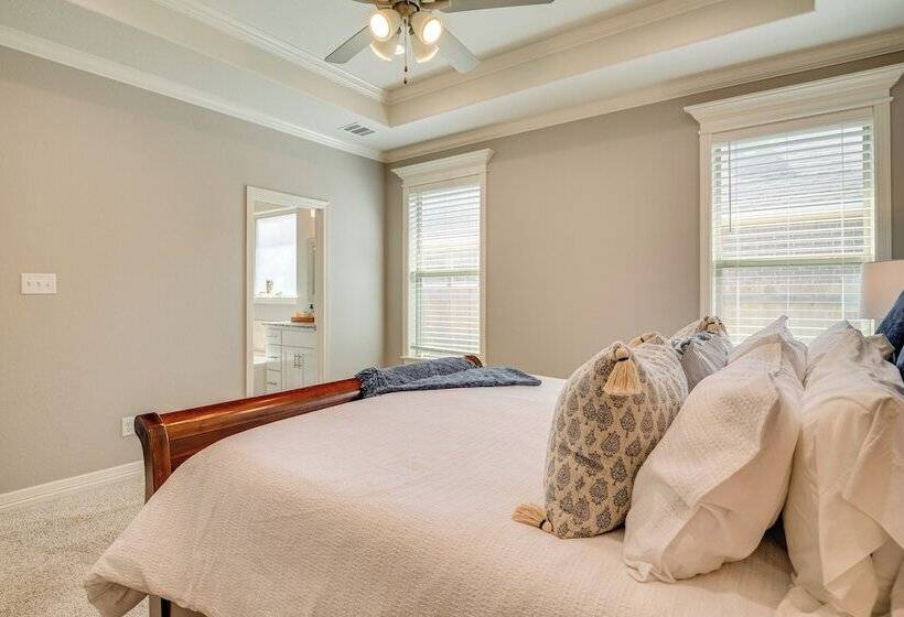 Bryan Home W/ Covered Patio: 6 Mi To Texas A&m!