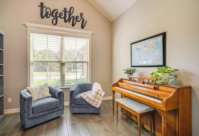 Bryan Home W/ Covered Patio: 6 Mi To Texas A&m!