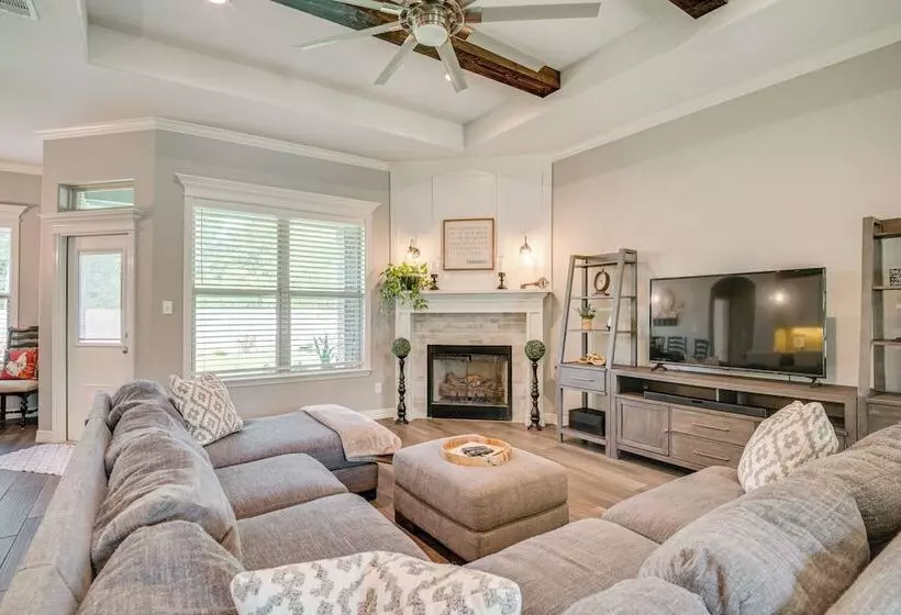 Bryan Home W/ Covered Patio: 6 Mi To Texas A&m!