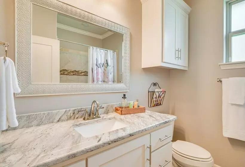 Bryan Home W/ Covered Patio: 6 Mi To Texas A&m!