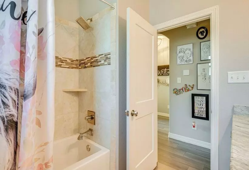 Bryan Home W/ Covered Patio: 6 Mi To Texas A&m!