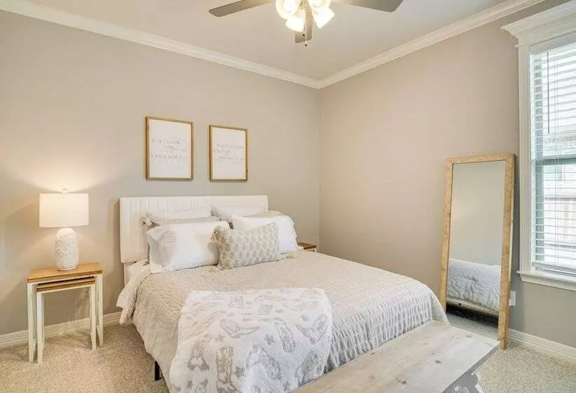 Bryan Home W/ Covered Patio: 6 Mi To Texas A&m!