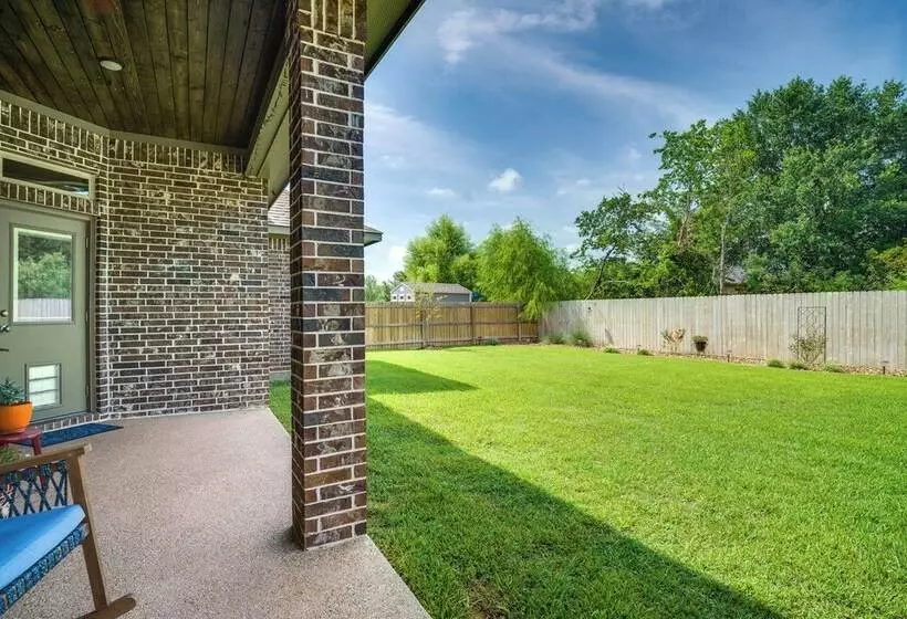 Bryan Home W/ Covered Patio: 6 Mi To Texas A&m!