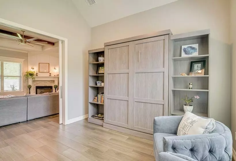 Bryan Home W/ Covered Patio: 6 Mi To Texas A&m!