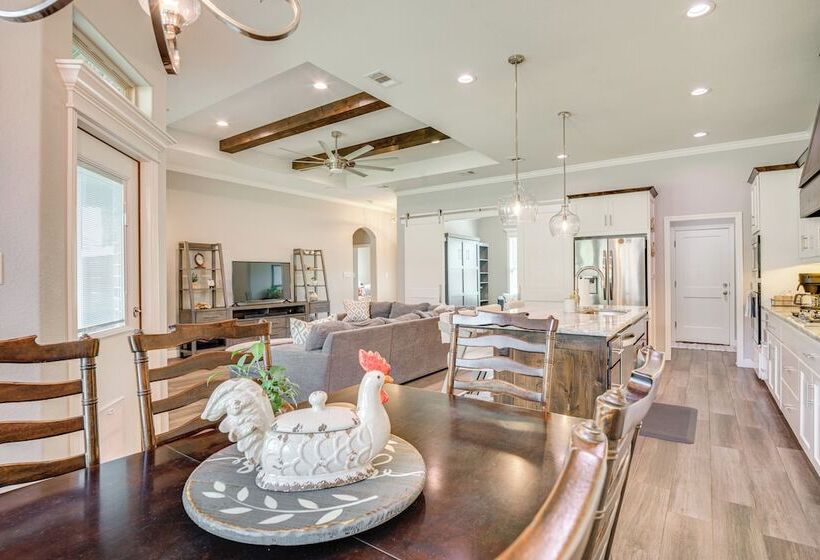 Bryan Home W/ Covered Patio: 6 Mi To Texas A&m!