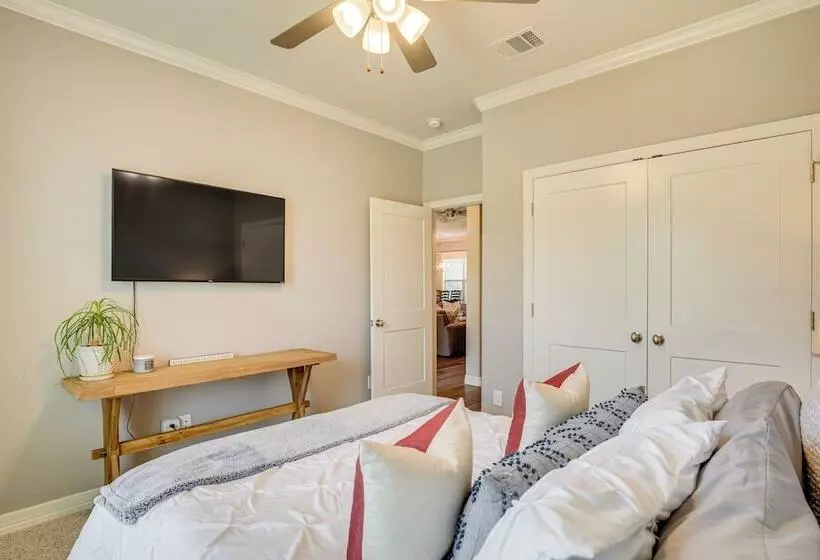 Bryan Home W/ Covered Patio: 6 Mi To Texas A&m!