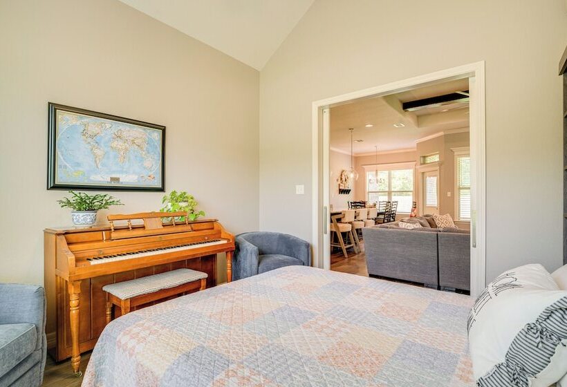 Bryan Home W/ Covered Patio: 6 Mi To Texas A&m!