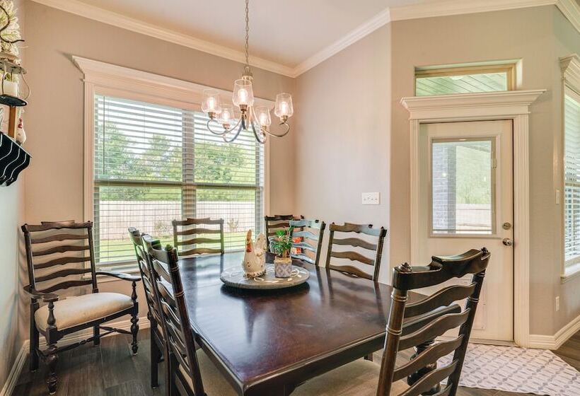 Bryan Home W/ Covered Patio: 6 Mi To Texas A&m!