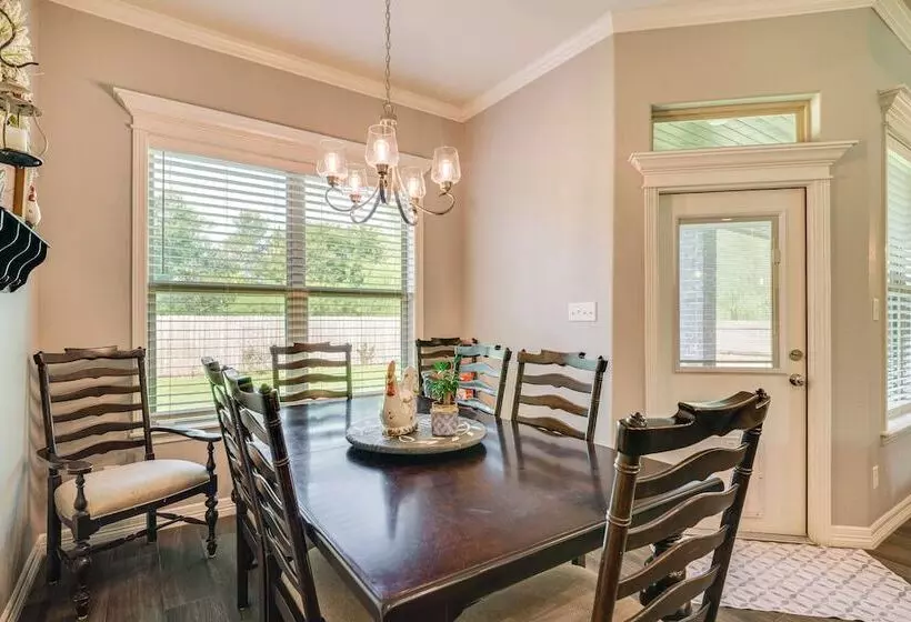 Bryan Home W/ Covered Patio: 6 Mi To Texas A&m!