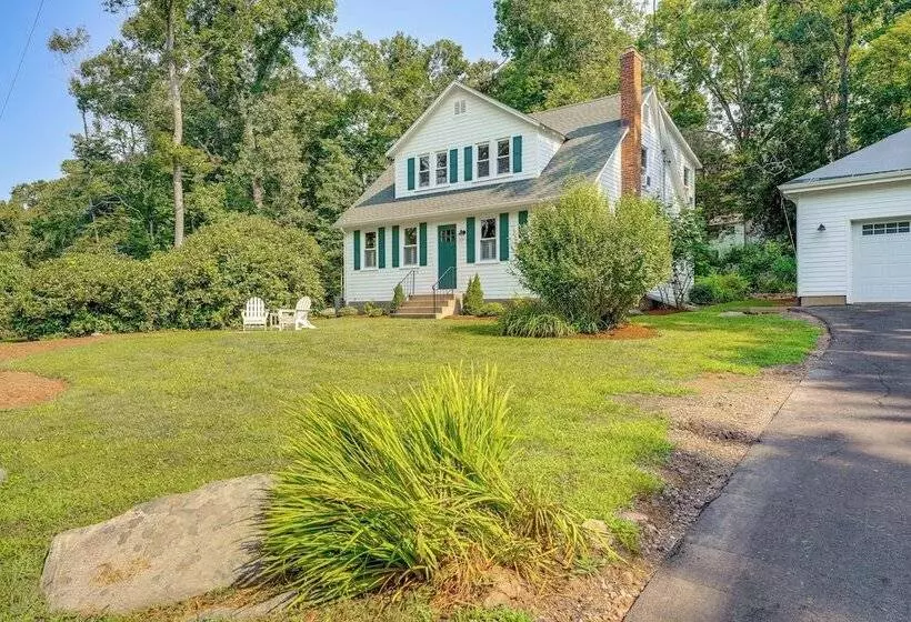 2 Mi To Dtwn: 2 Acre Retreat W/ Large Yard!