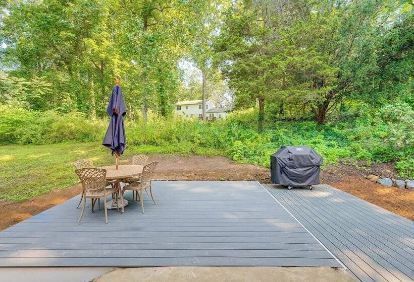 2 Mi To Dtwn: 2 Acre Retreat W/ Large Yard!