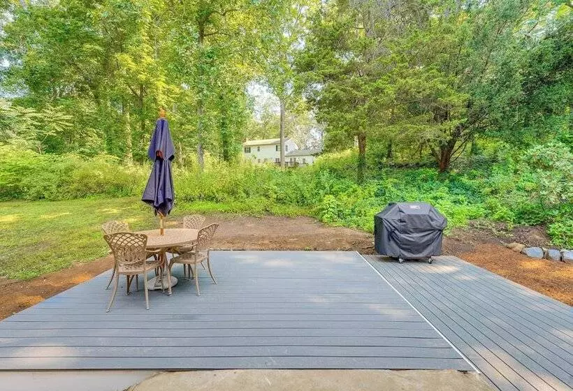 2 Mi To Dtwn: 2 Acre Retreat W/ Large Yard!