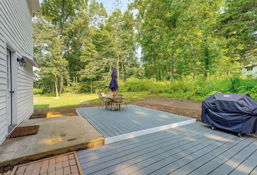 2 Mi To Dtwn: 2 Acre Retreat W/ Large Yard!