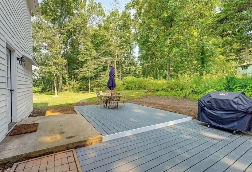 2 Mi To Dtwn: 2 Acre Retreat W/ Large Yard!