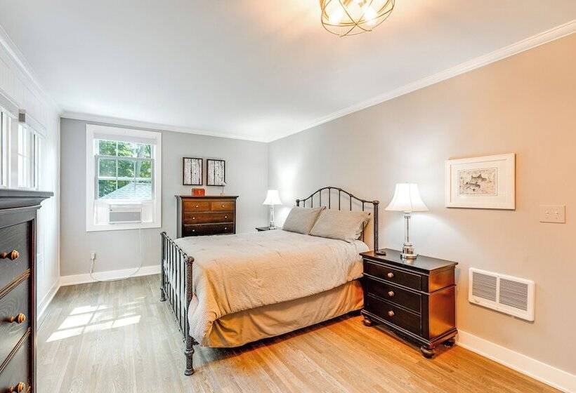 2 Mi To Dtwn: 2 Acre Retreat W/ Large Yard!