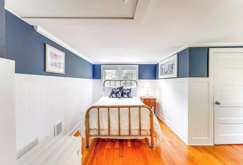 2 Mi To Dtwn: 2 Acre Retreat W/ Large Yard!