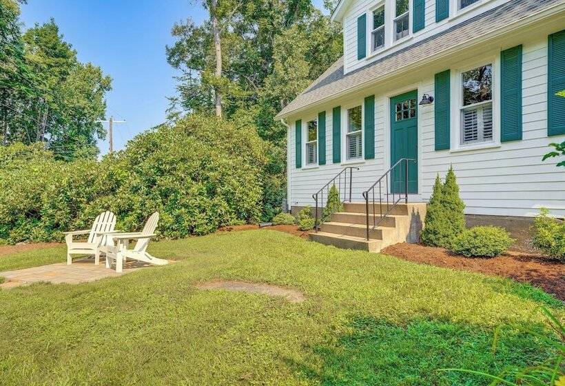 2 Mi To Dtwn: 2 Acre Retreat W/ Large Yard!