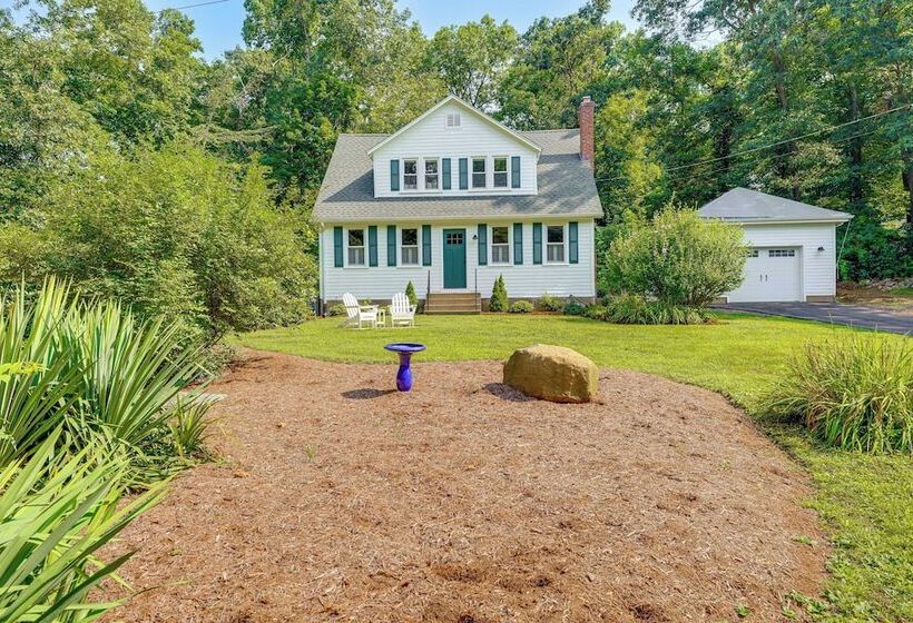 2 Mi To Dtwn: 2 Acre Retreat W/ Large Yard!