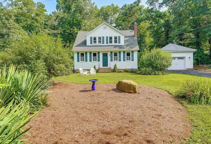 2 Mi To Dtwn: 2 Acre Retreat W/ Large Yard!