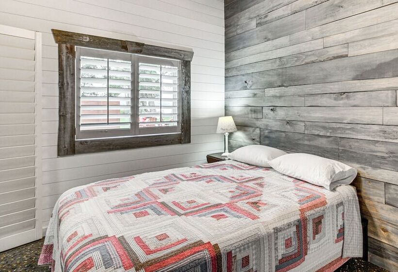 Charming Minnesota Cabin W/ Dock On Big Pine Lake!