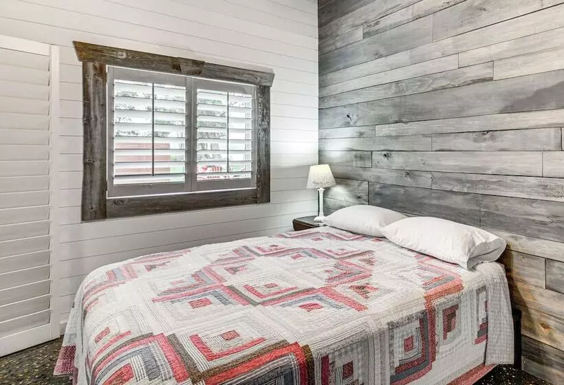 Charming Minnesota Cabin W/ Dock On Big Pine Lake!